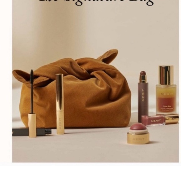 Merit Handbags - MERIT The Signature Bag
Corduroy Makeup Tote